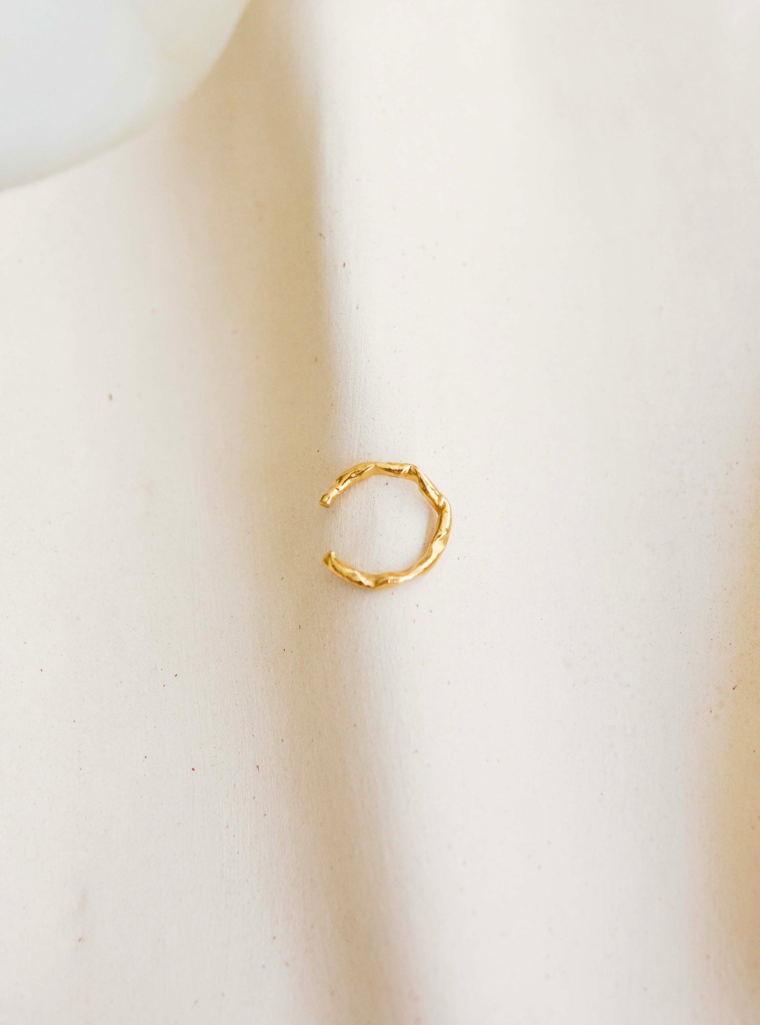 Ear-cuff Horizons